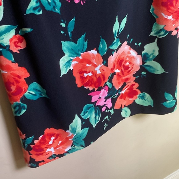 ☀️☀️ Jessica Howard size 16 Black Dress with BIG Floral Print and Bell Sleeves - Picture 3 of 6